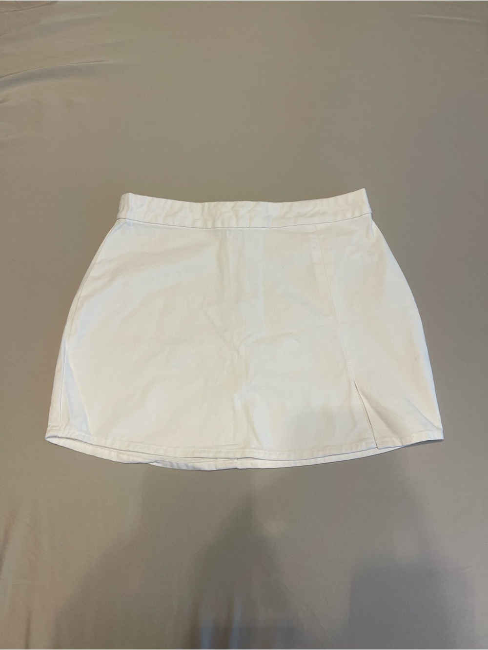 Billabong White Mini Skirt with front slit and with Zip Detail on the back